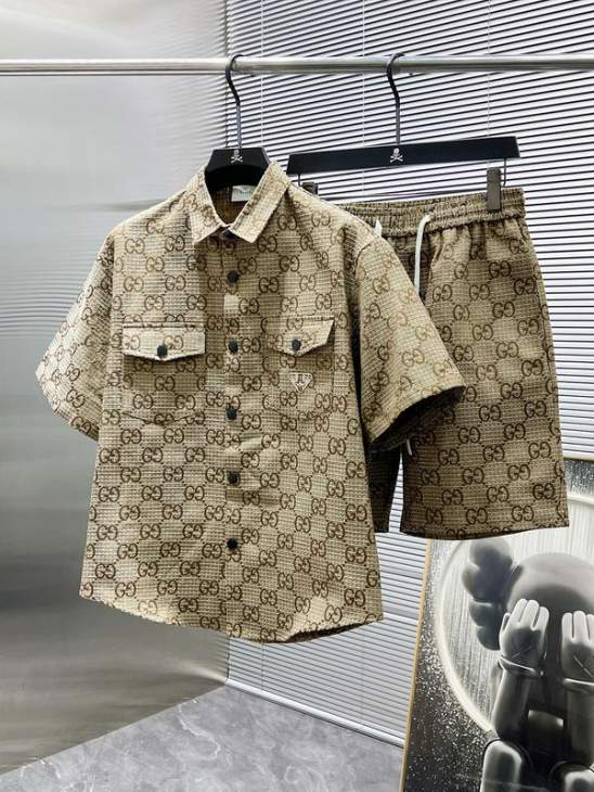 Picture of Gucci Shirt Pant Suits _SKUGucciM-3XLjltr0221845